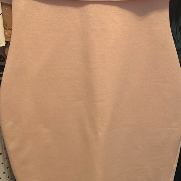 Elliatt cape shoulder dress - Picture 4 of 8